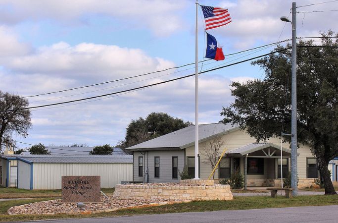 Outdoor Lighting in Sunrise Beach Village, TX by Rockin’ M Outdoor Lighting